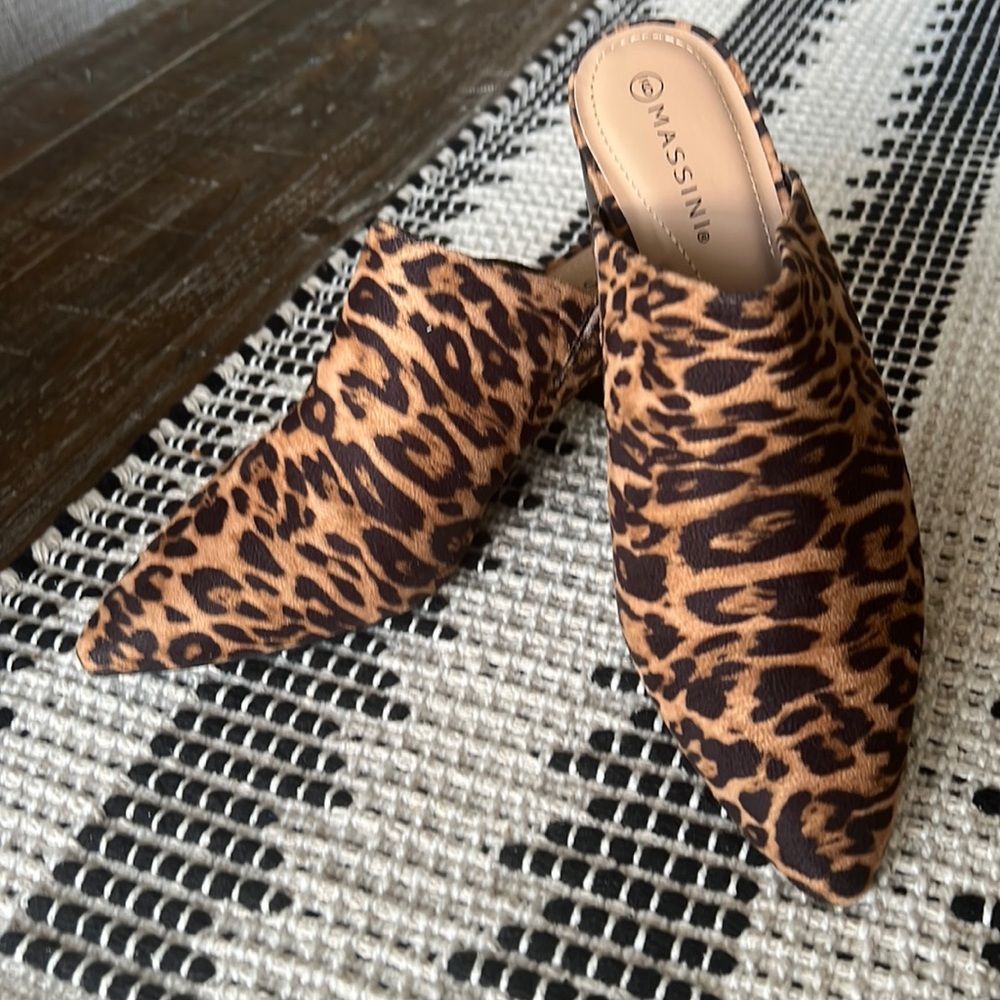 Massini Women’s Slides Size 9